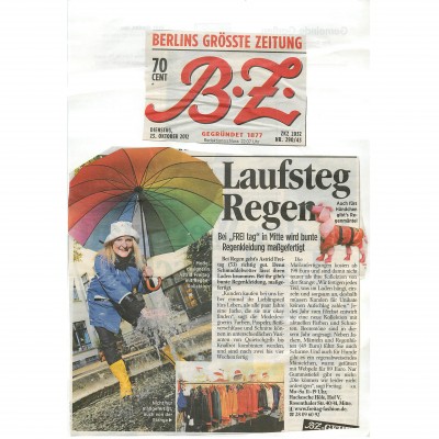 Astrid Berliner Zeitung 25-10-2012 Laufsteg RegenQR